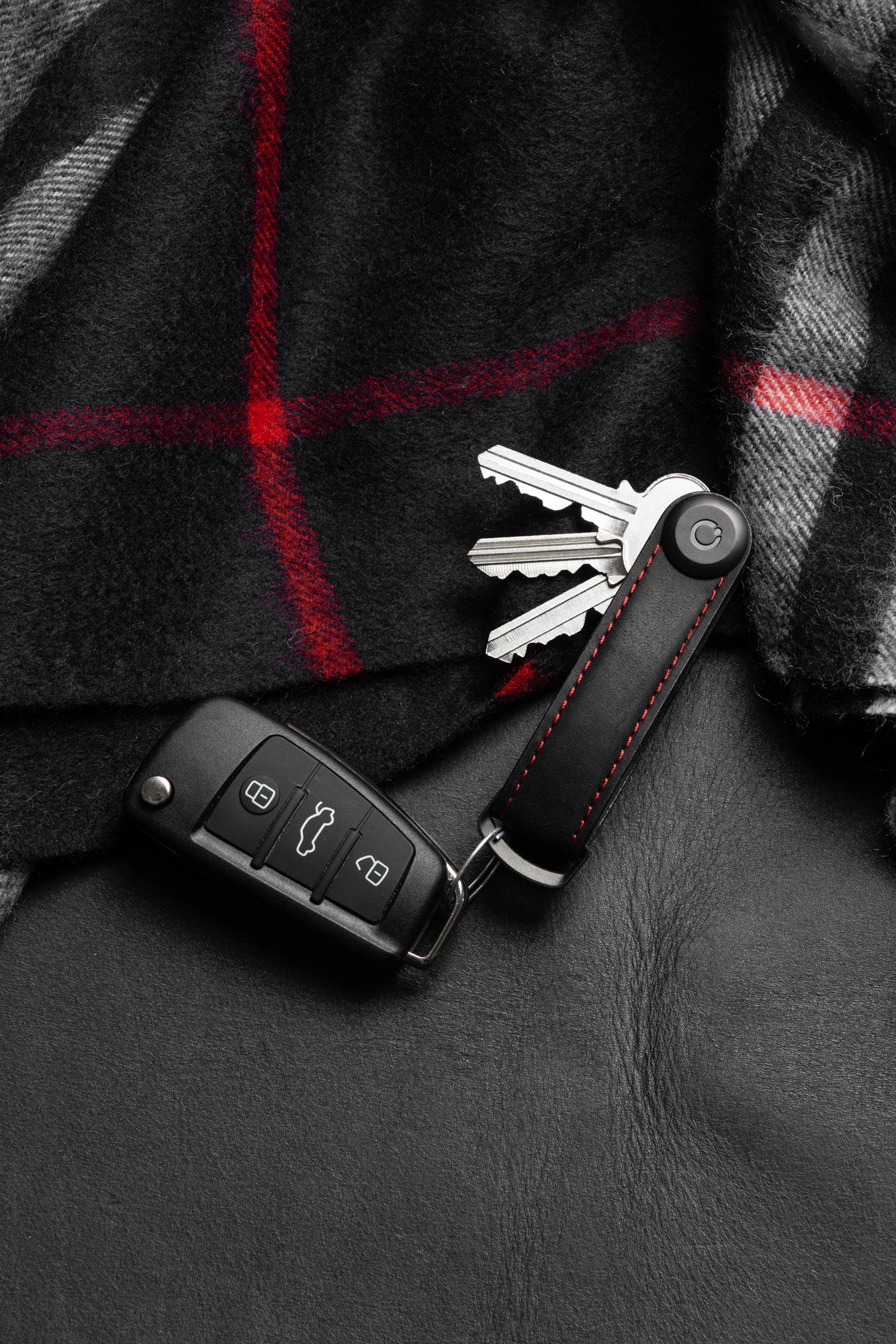 Crazy Horse Leather Key Organiser, Obsidian Black/Red | Orbitkey - Wake Concept Store