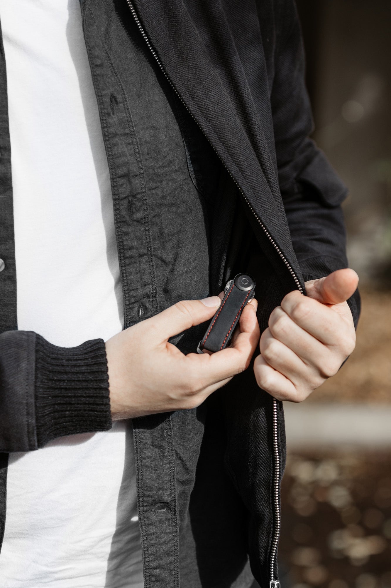 Crazy Horse Leather Key Organiser, Obsidian Black/Red | Orbitkey - Wake Concept Store