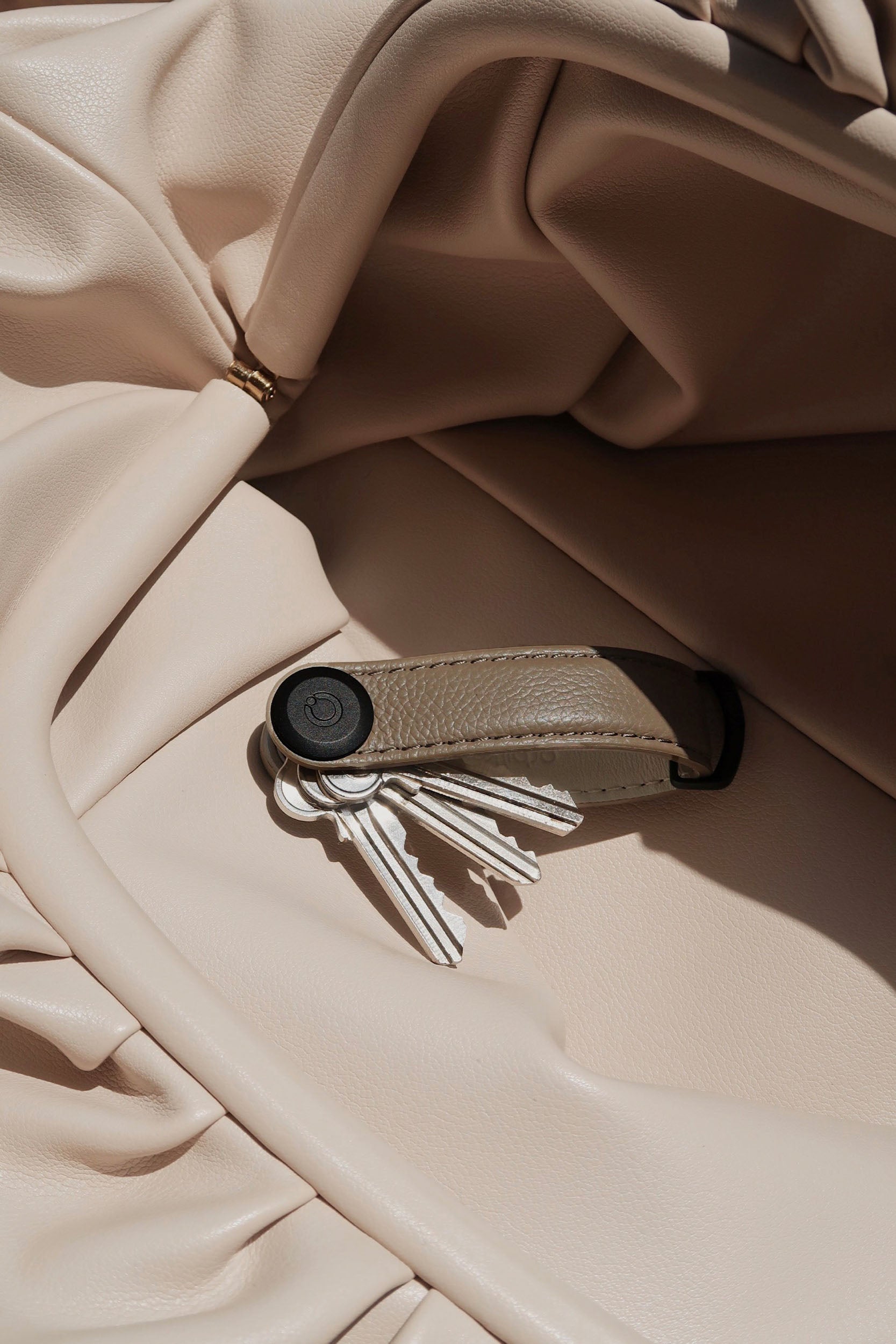 Pebbled Leather Key Organiser, Ecru | Orbitkey - Wake Concept Store