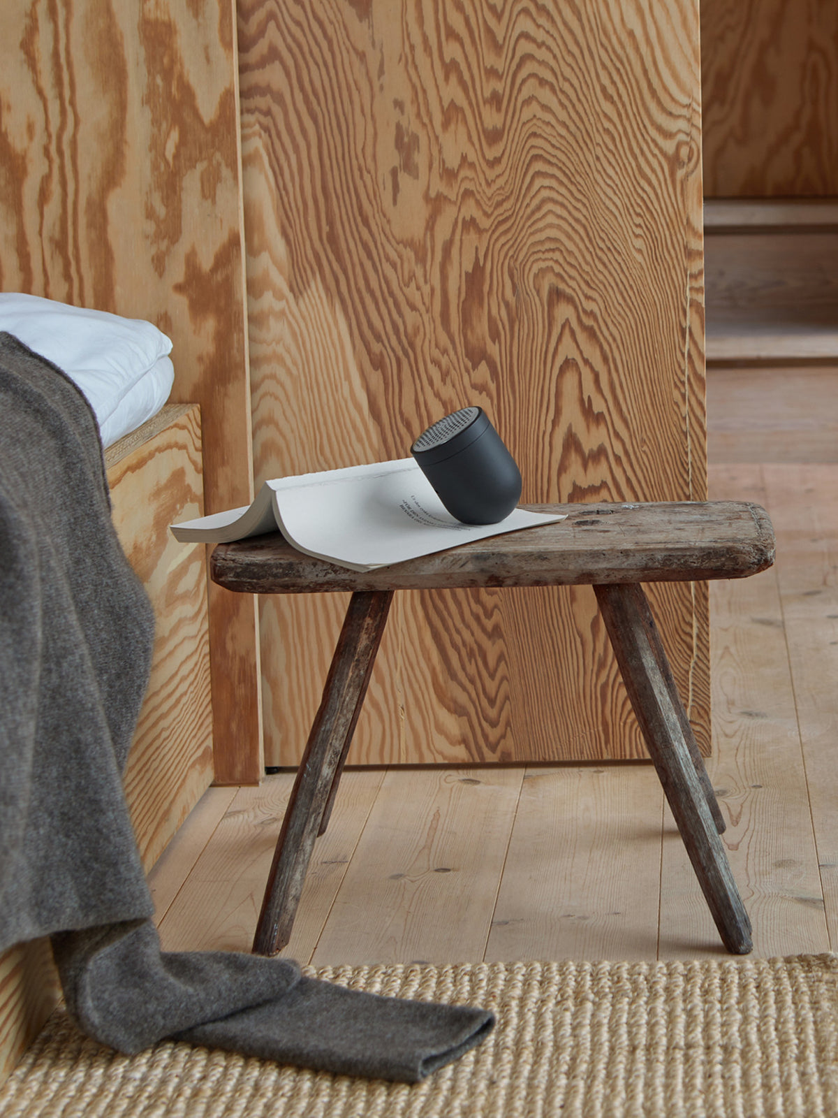 Pilo No.2 Fabric Shaver, Charcol | Steamery - Wake Concept Store