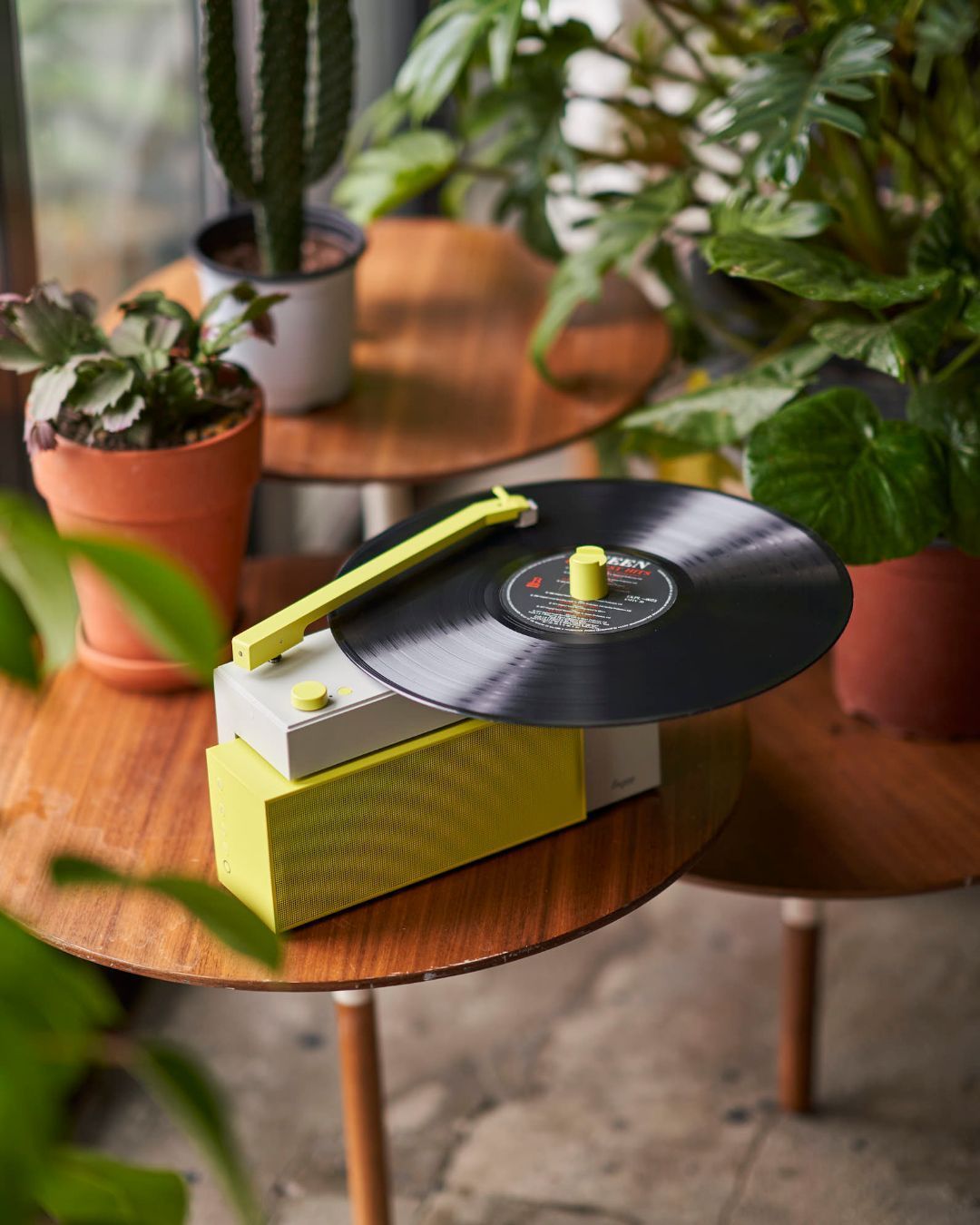 DUO Turntable with a Detachable Bluetooth Speaker | HYM Originals - Wake Concept Store
