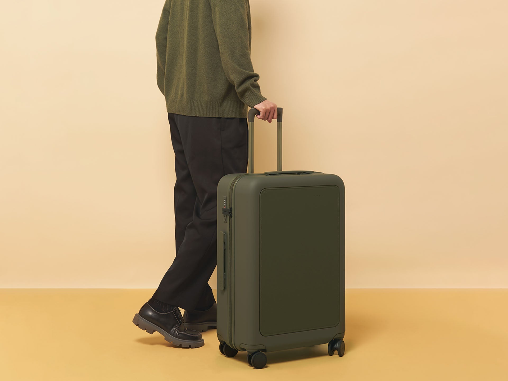Moln Medium 68L Suitcase, Moss
