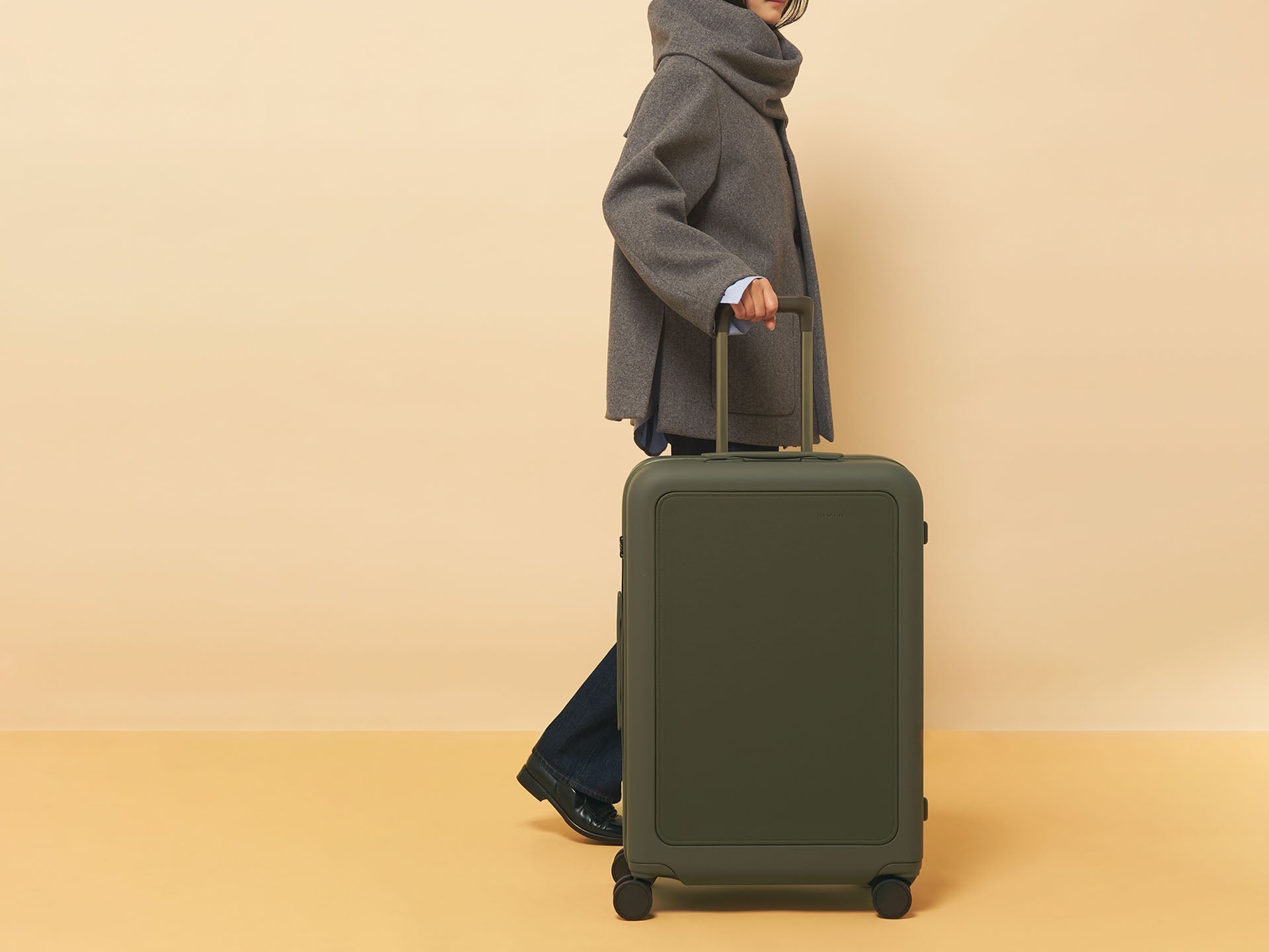 Moln Medium 68L Suitcase, Moss