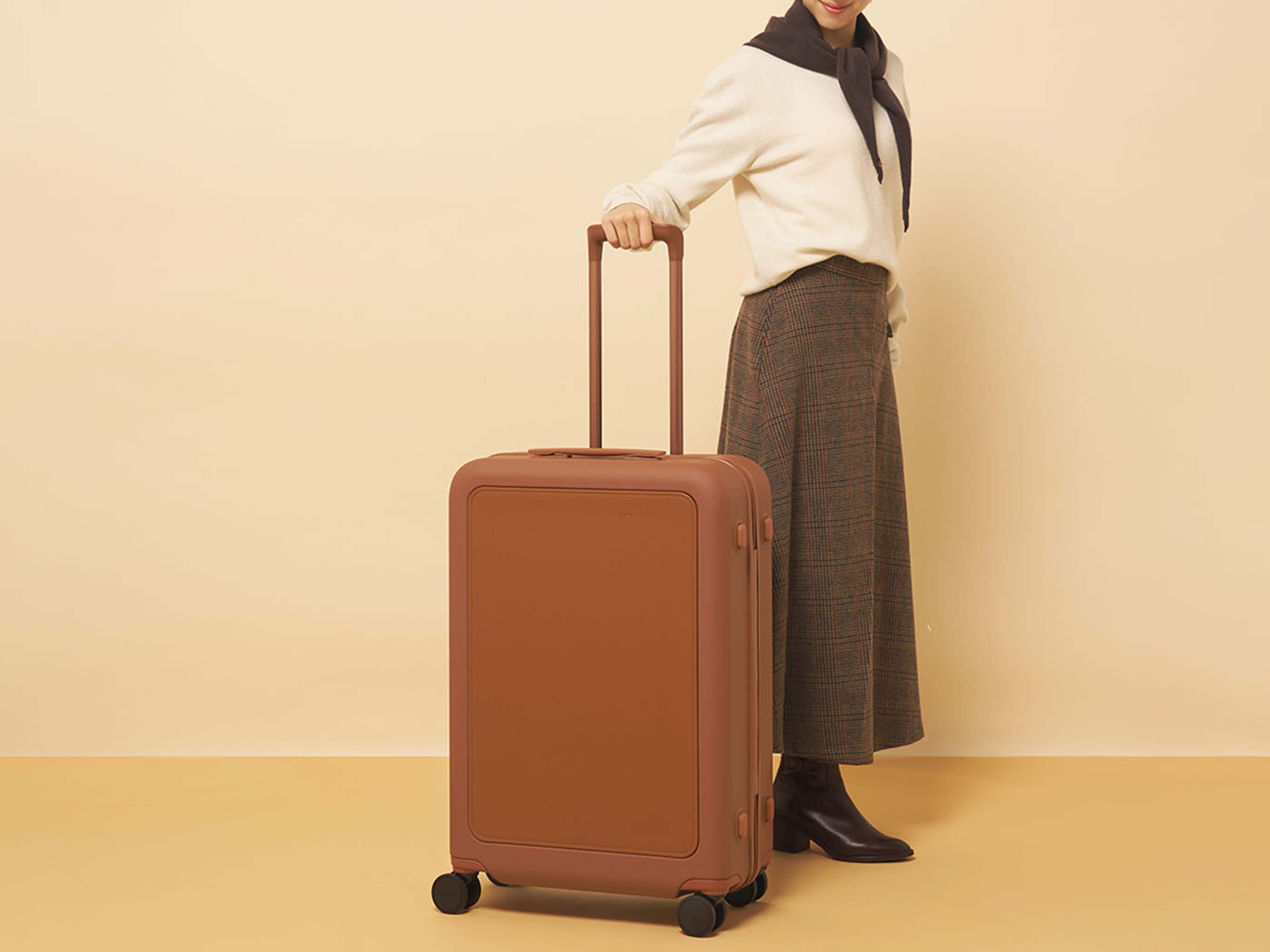 Moln Medium 68L Suitcase, Umber