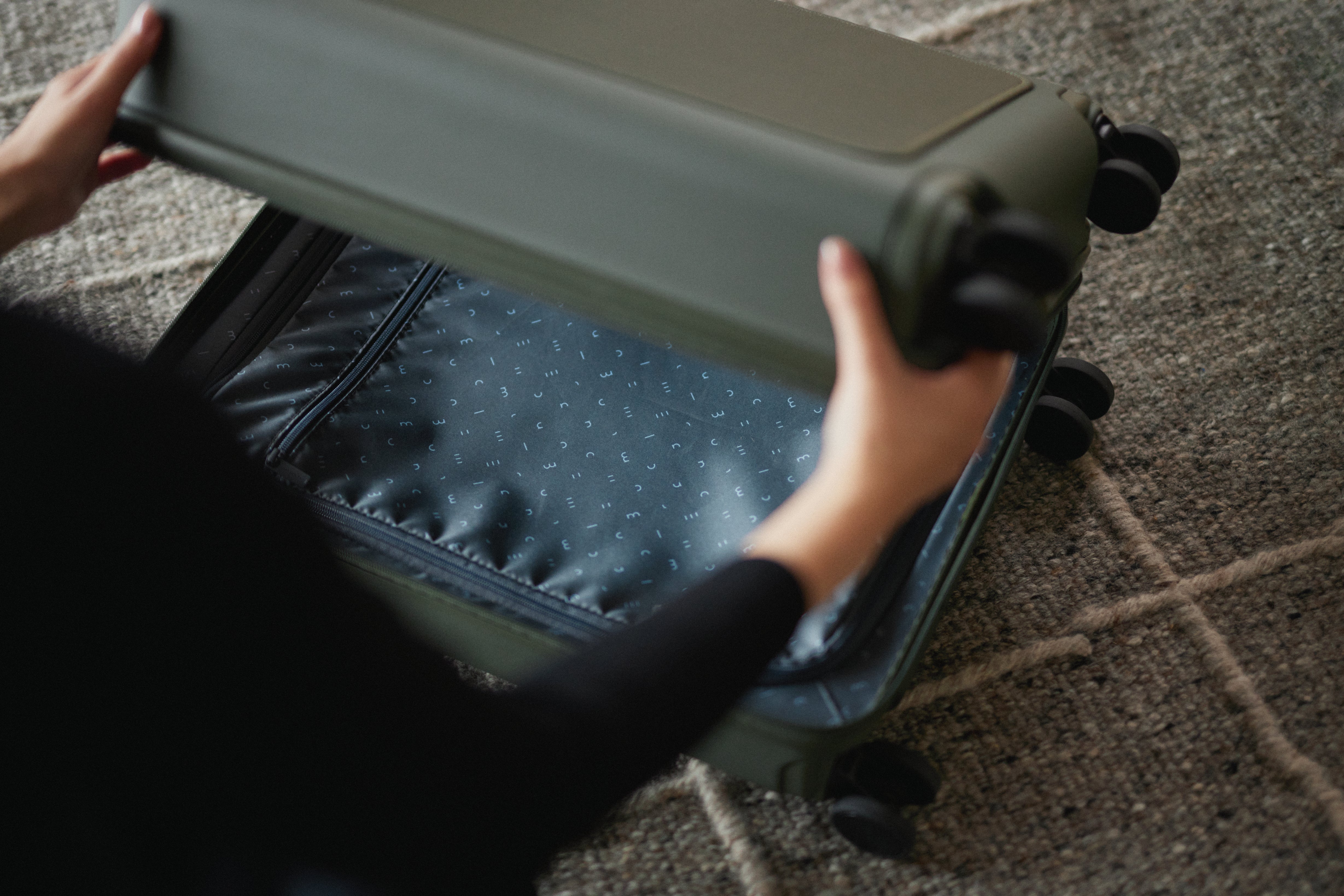 Moln Carry-on 33L Suitcase with PC Pocket, Moss