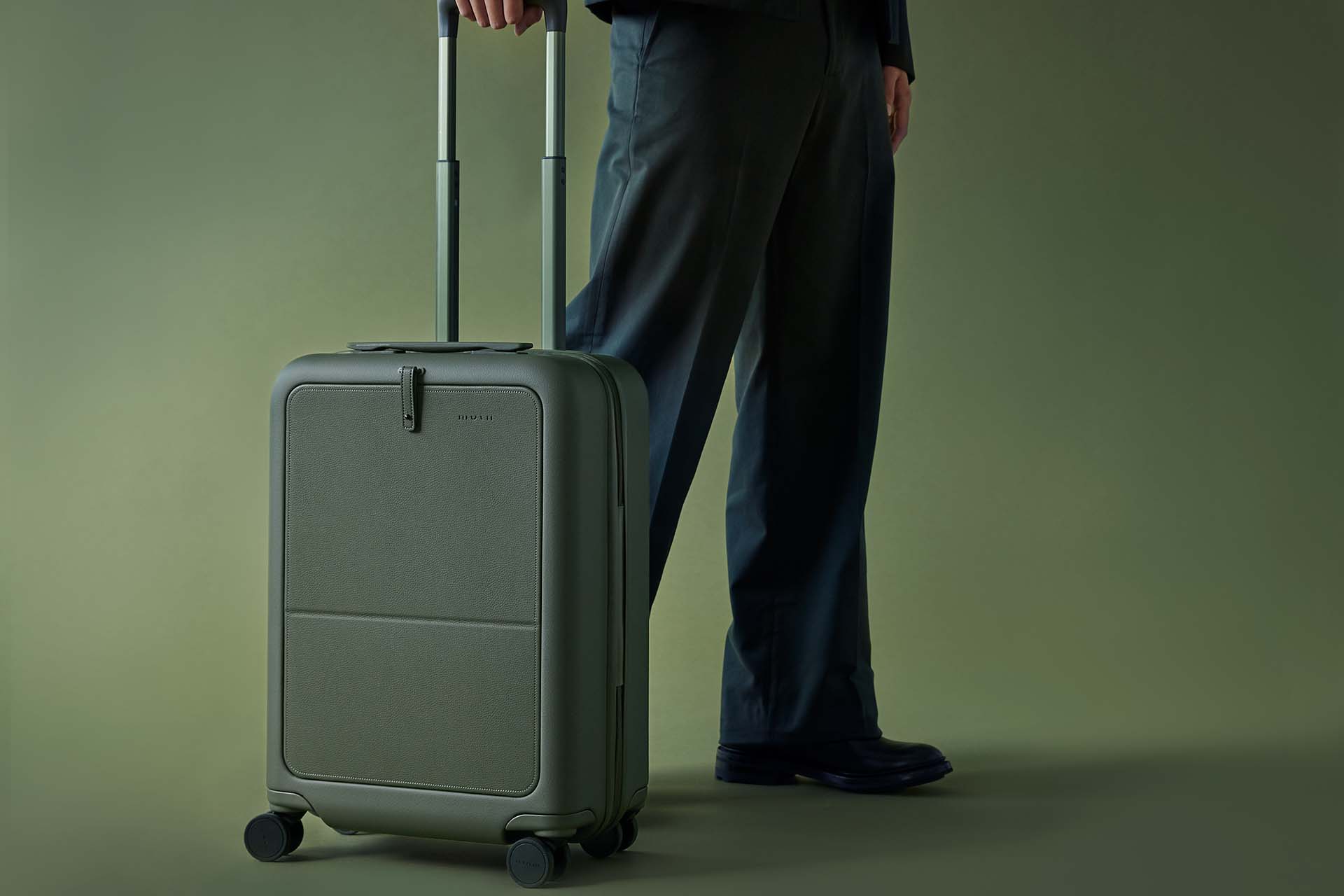 Moln Carry-on 33L Suitcase with PC Pocket, Moss