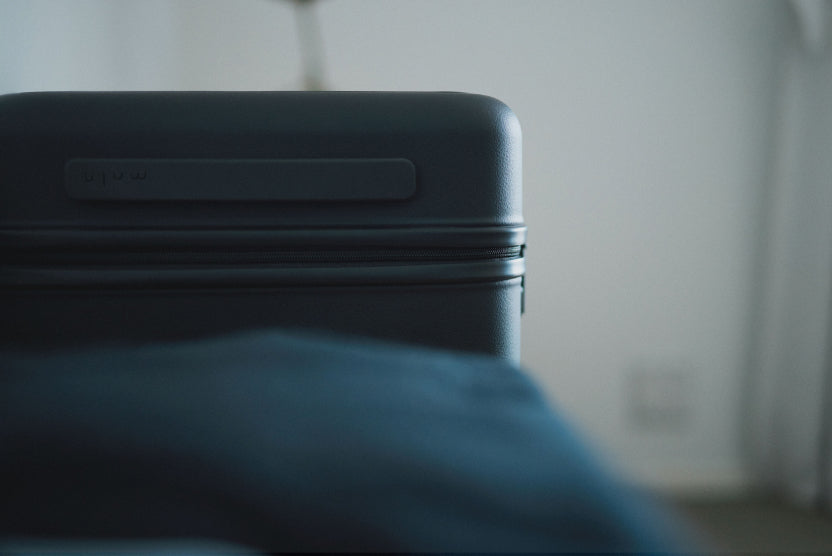 Moln Carry-on 33L Suitcase with PC Pocket, Obsidian