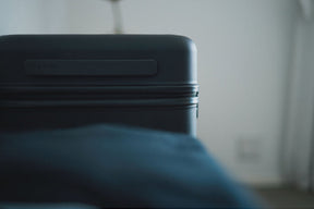 Moln Carry-on 33L Suitcase with PC Pocket, Obsidian