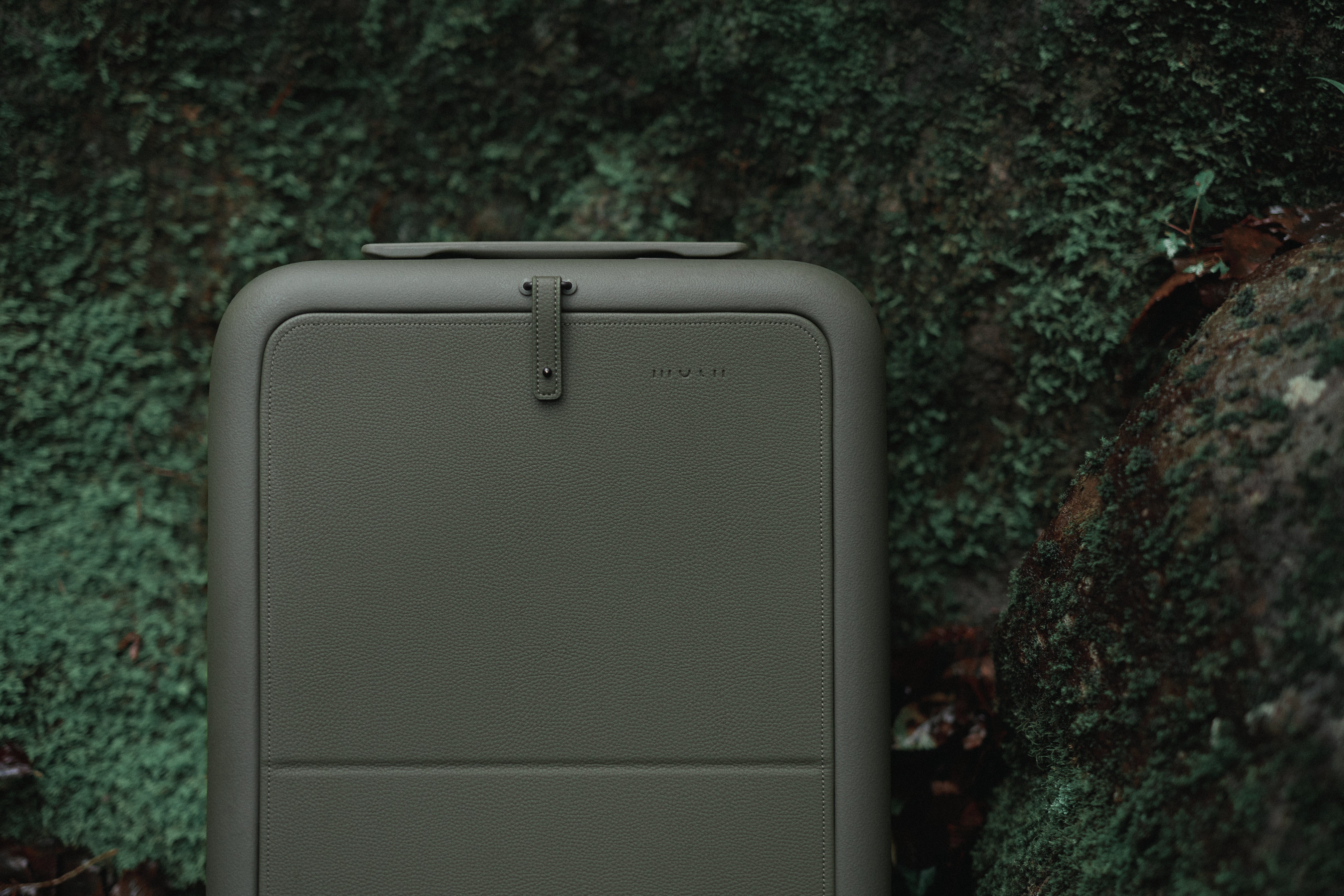 Moln Carry-on 33L Suitcase with PC Pocket, Moss