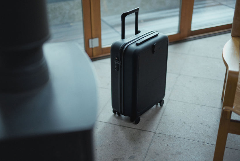 Moln Carry-on 33L Suitcase with PC Pocket, Obsidian