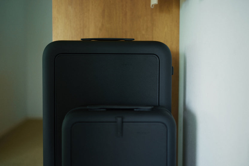 Moln Carry-on 33L Suitcase with PC Pocket, Obsidian
