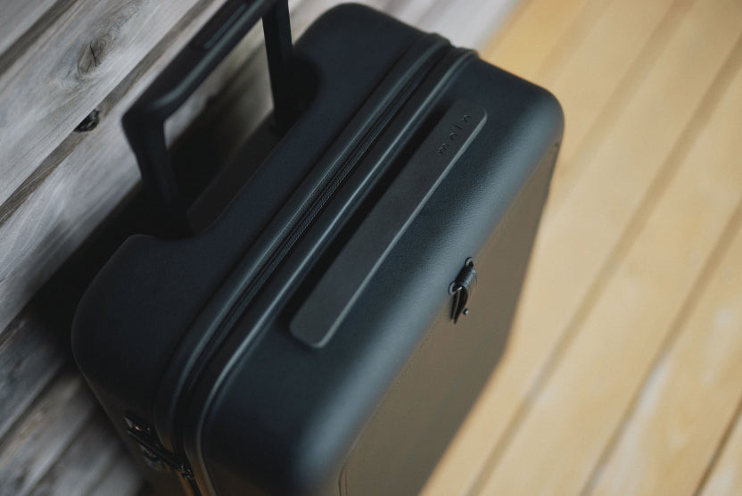 Moln Carry-on 33L Suitcase with PC Pocket, Obsidian
