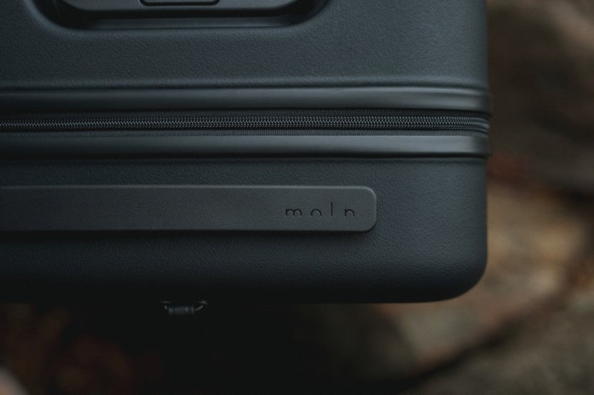 Moln Carry-on 33L Suitcase with PC Pocket, Obsidian