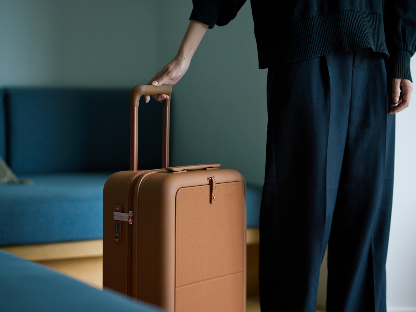 Moln Carry-on 33L Suitcase with PC Pocket, Umber