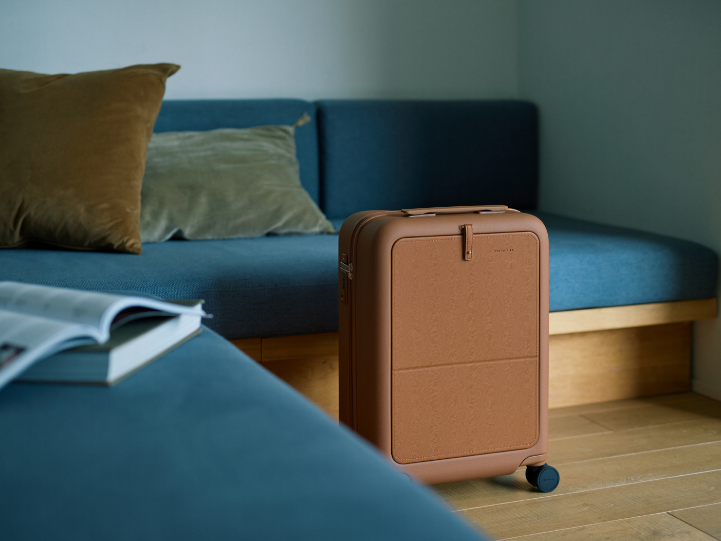 Moln Carry-on 33L Suitcase with PC Pocket, Umber